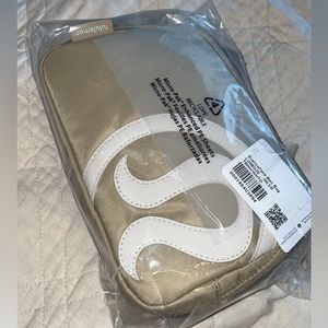 Lululemon trench/opal white everywhere belt bag